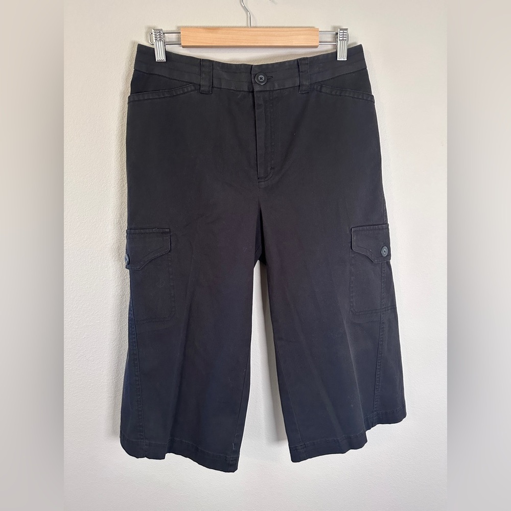 Vintage NWT Rafaela’s women’s Black Cargo capri Shorts size 12